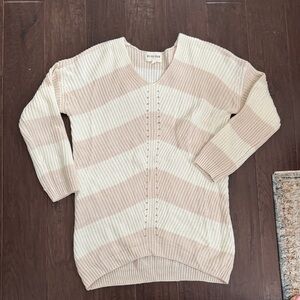 Kendall & Kylie Beige and Cream V-Neck Sweater